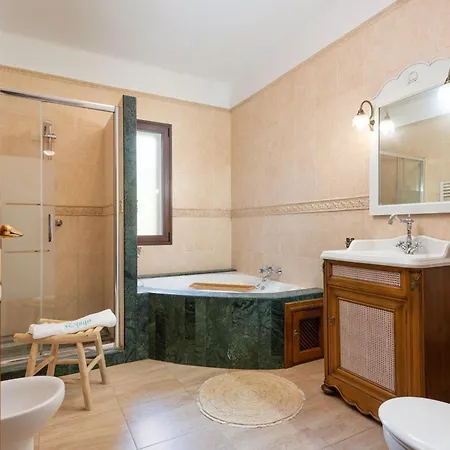 Villa De Lujo Con Gran Piscina Y Campo De Golf Cerca