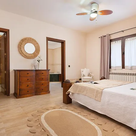 Villa De Lujo Con Gran Piscina Y Campo De Golf Cerca